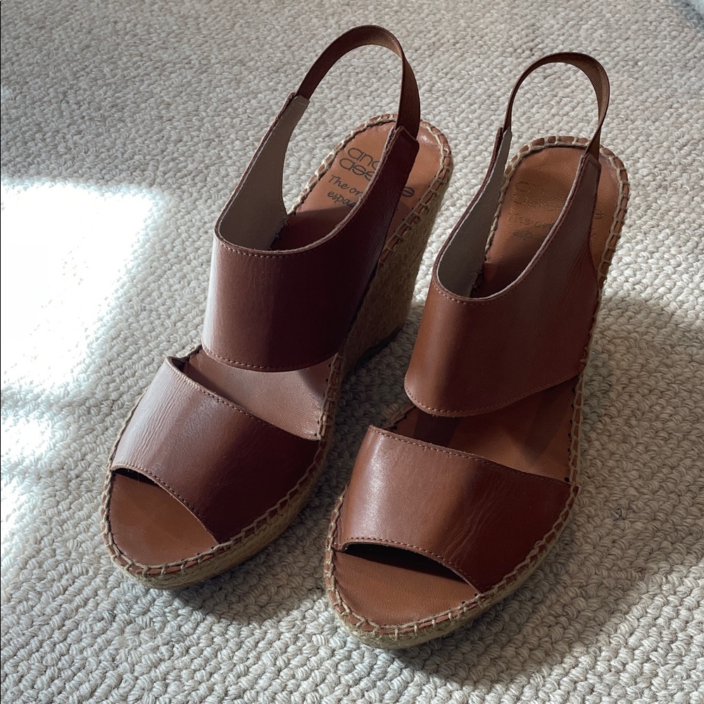 Andre Assous Tan Leather Wedge Sandals, Size 9